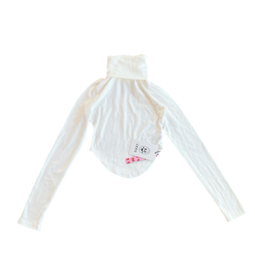 ✨CIDER White Turtleneck Long Sleeve Top✨